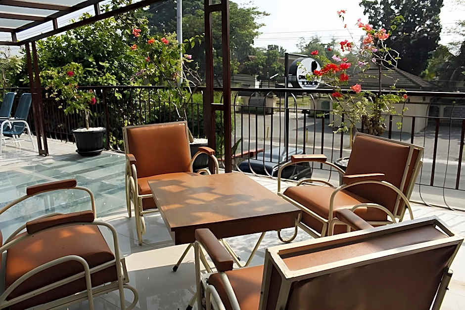 Omah Njonja Bed & Brasserie