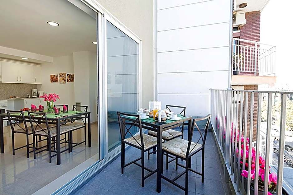Charmsuites Paralel Apartments