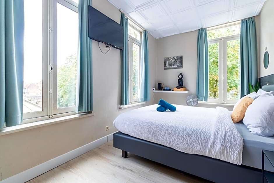 Hotel Entree - View of Canal Bruges