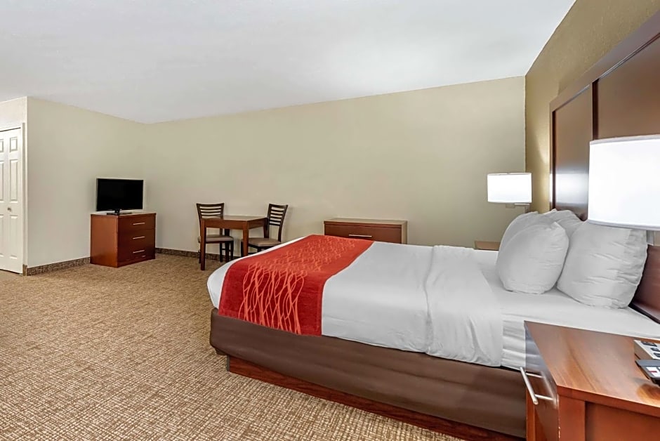 Comfort Inn & Suites Cincinnati Eastgate