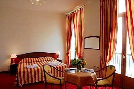 Suite with Lake View