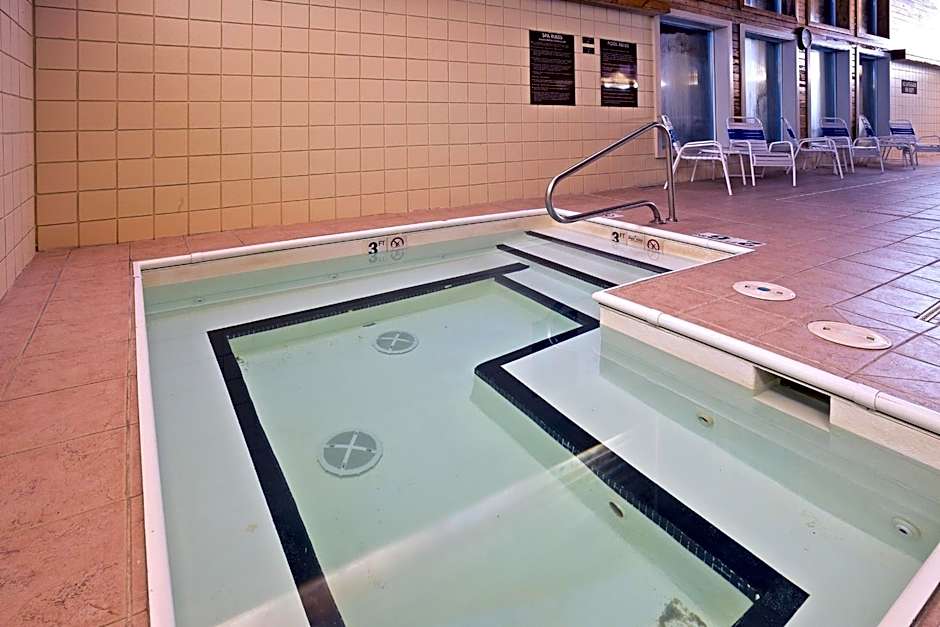 AmericInn by Wyndham Bay City
