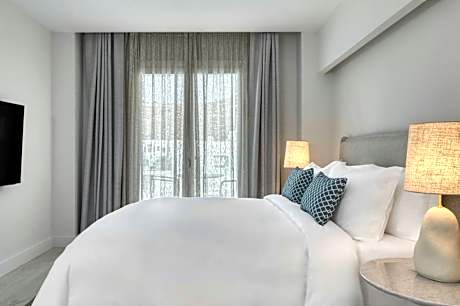 Deluxe Room, 1 King Bed, Balcony, Resort View (1 King Bed)