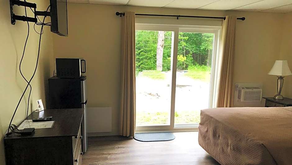 Colonial Inn Ellsworth