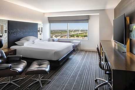 King Room with Accessible Shower - Disability Access