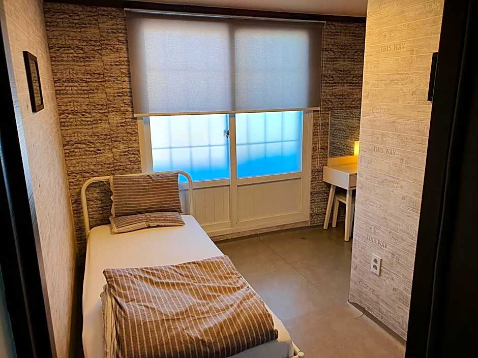 Blue Door Hostel Guesthouse