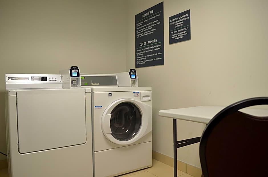 Holiday Inn & Suites Montreal Airport by IHG