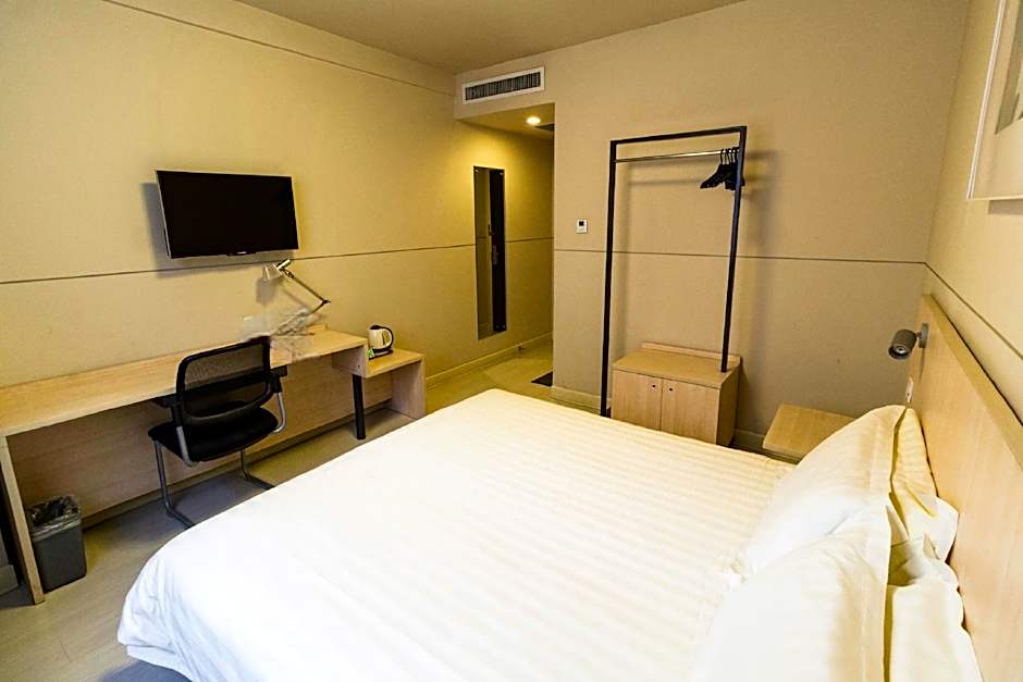 Jinjiang Inn Baoding Railway Station