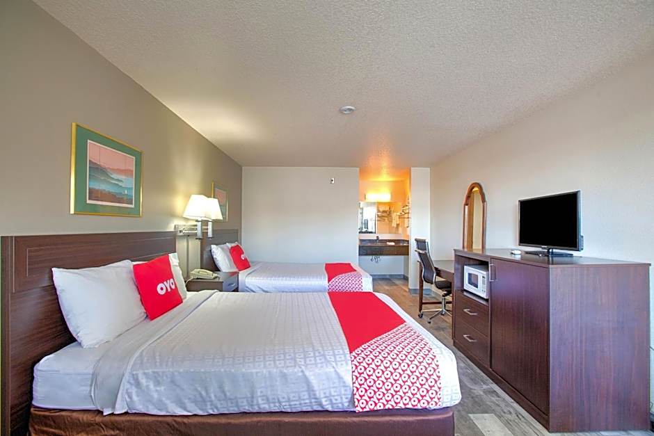 OYO Woodland Hotel and Suites