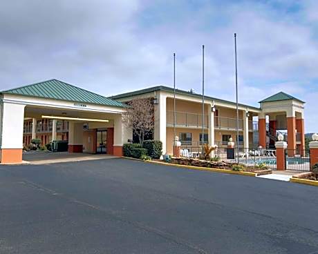 Quality Inn & Suites Clarksville