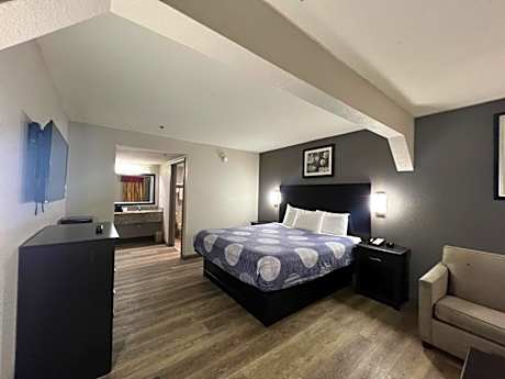 Suite - King Bed Non - Smoking