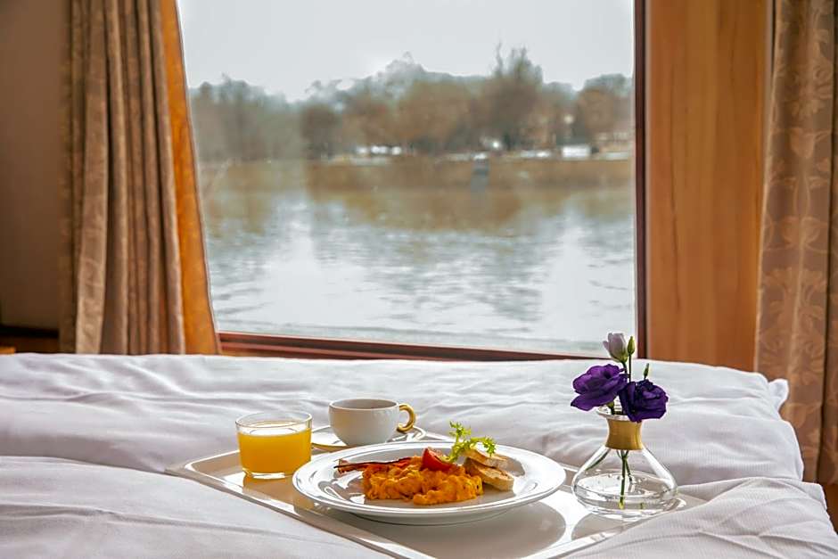 Fortuna Boat Hotel