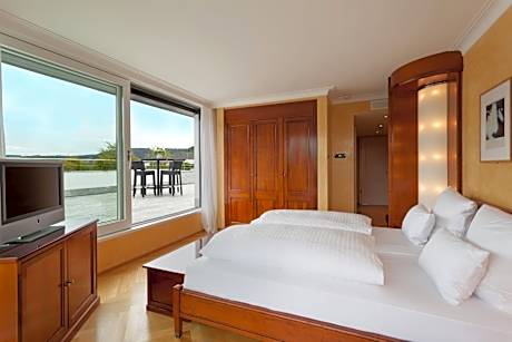 Suite with Hot Tub
