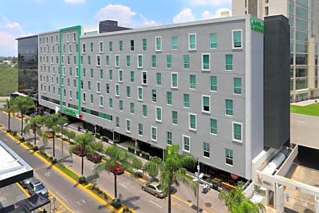 Wyndham Garden Guadalajara Acueducto