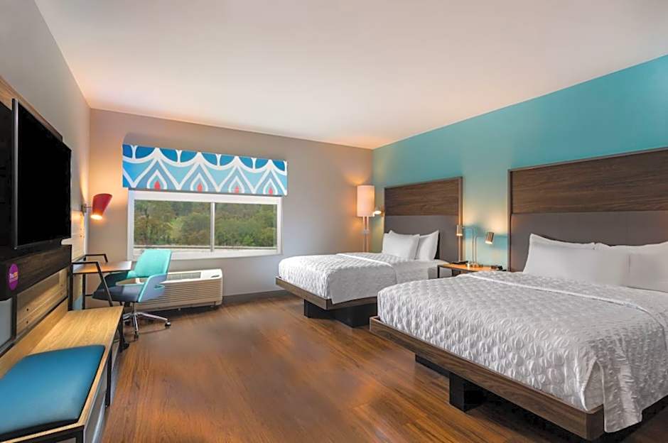 Photo 1 of 4 of 2 Queen Beds
