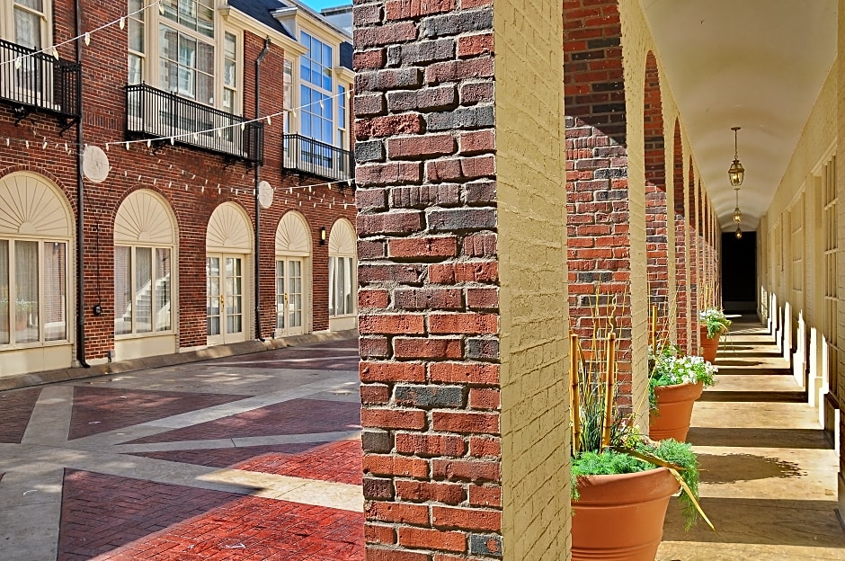 Magnolia Hotel Omaha
