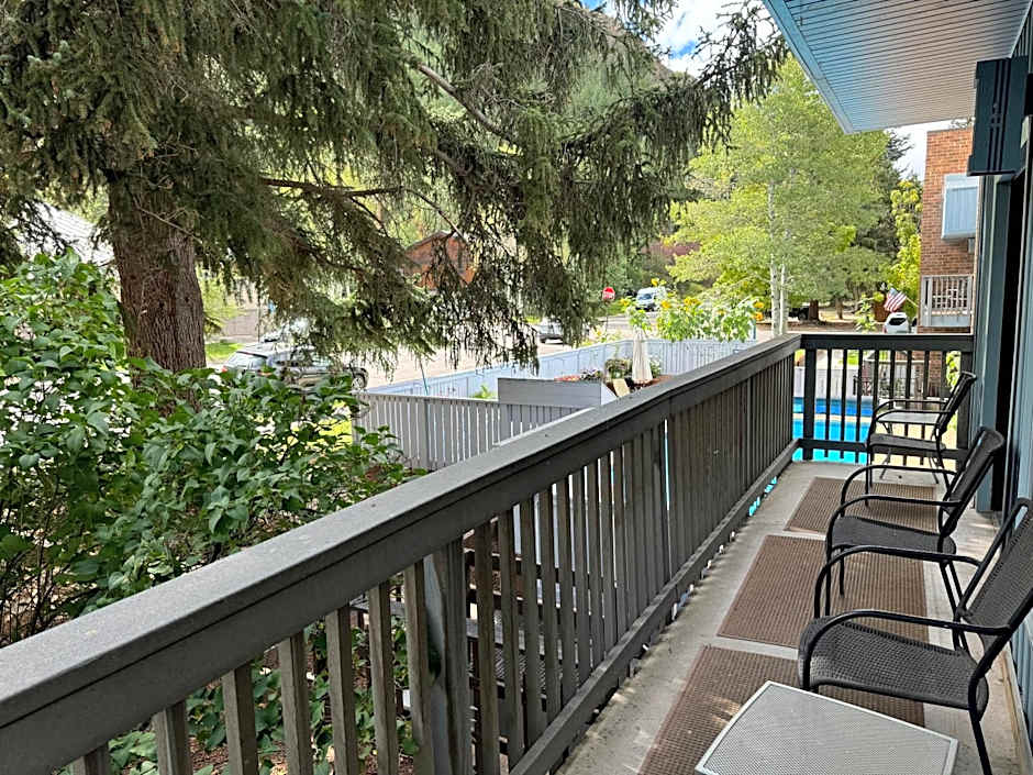 Shadow Mountain Lodge