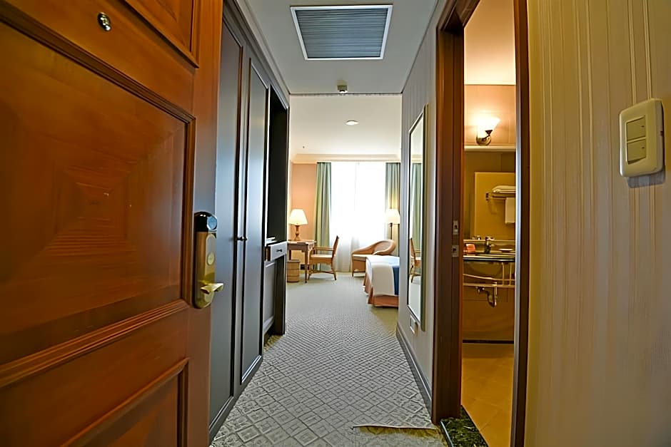 Wei-Yat Grand Hotel
