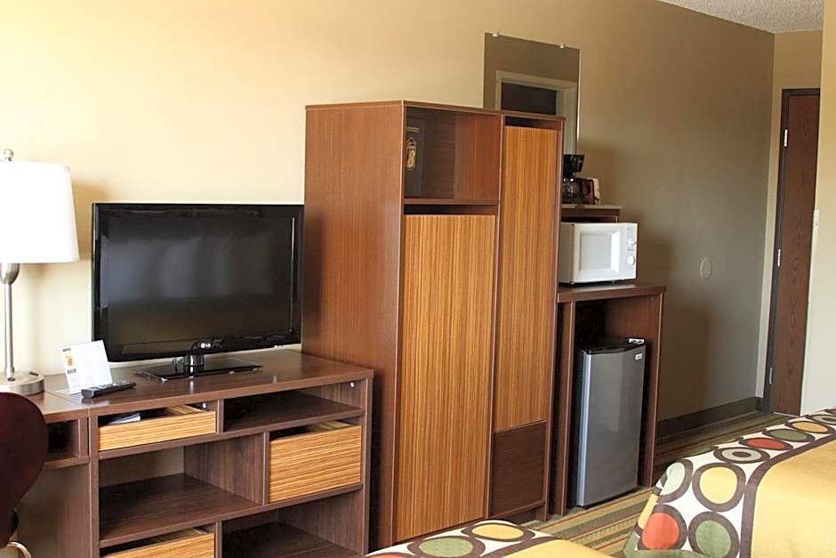 Super 8 by Wyndham Montrose