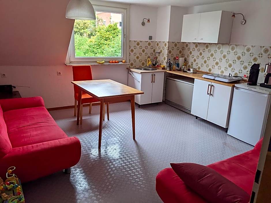 Monkey Factory - Mini Home-Stay Hostel