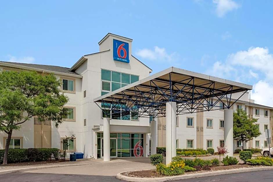 Motel 6-Brampton, ON - Toronto