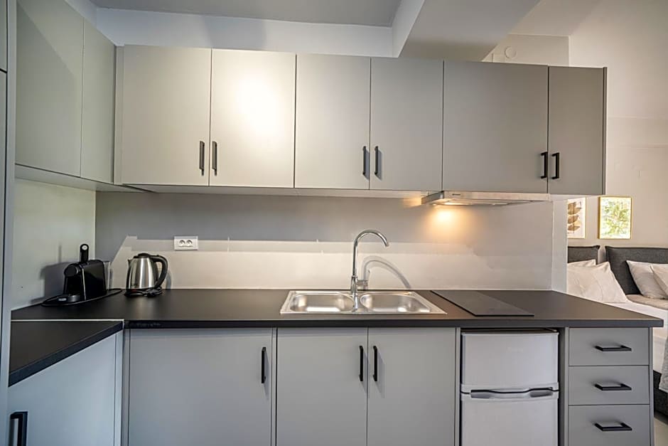 Mary's Studios & Apartment