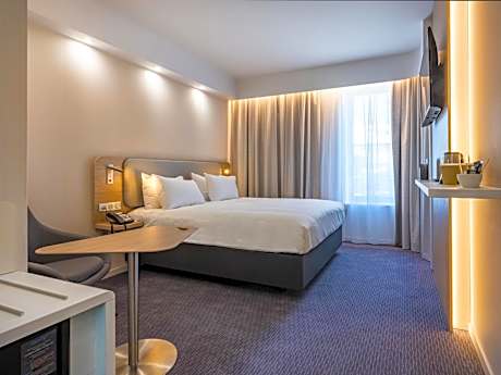 Standard Queen Room - Accessible with Free Breakfast