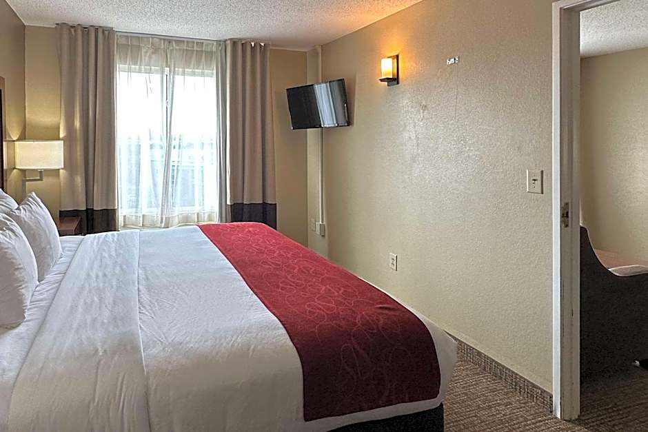 Comfort Suites Airport