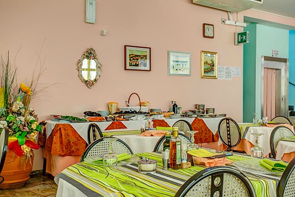 Hotel Diamante 5 minuti dalla fiera di rimini CON PARCHEGGIO INCLUSO