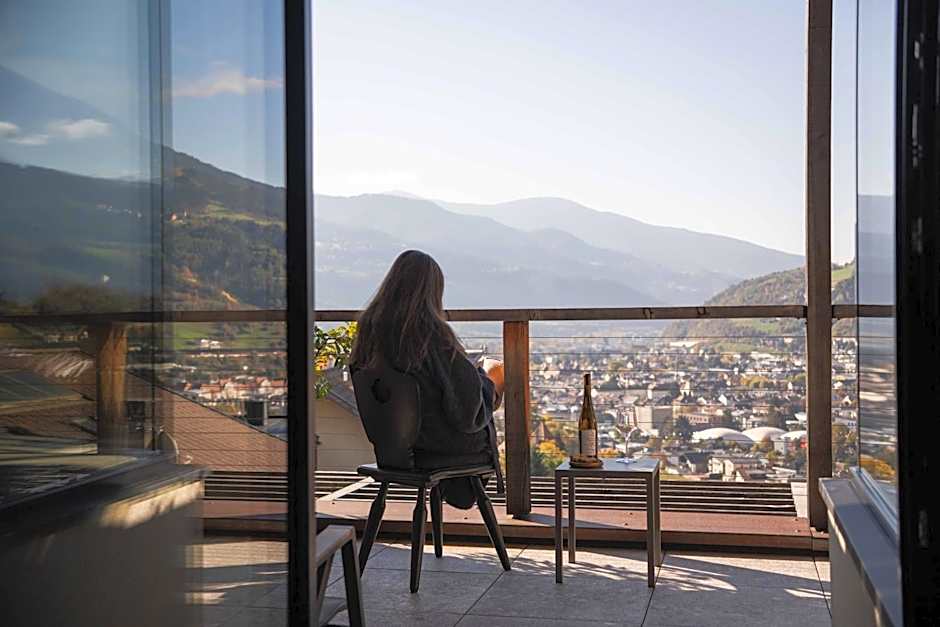 byHaller Suites & AO Restaurant