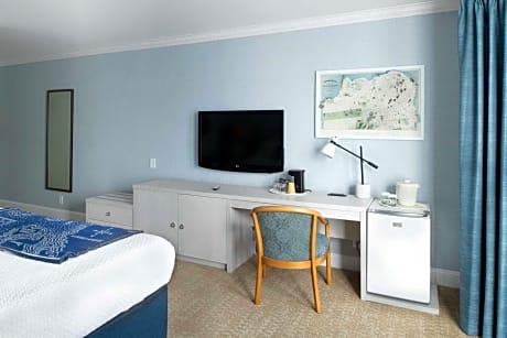 One King Bed Room