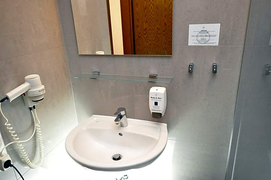 Hotel Perlach Allee by Blattl