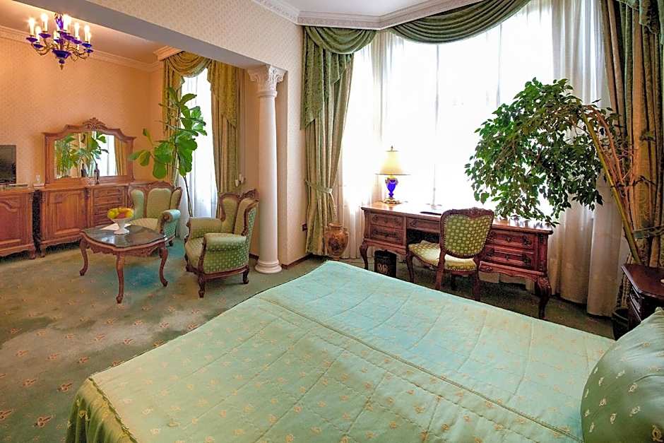 Grand Hotel London