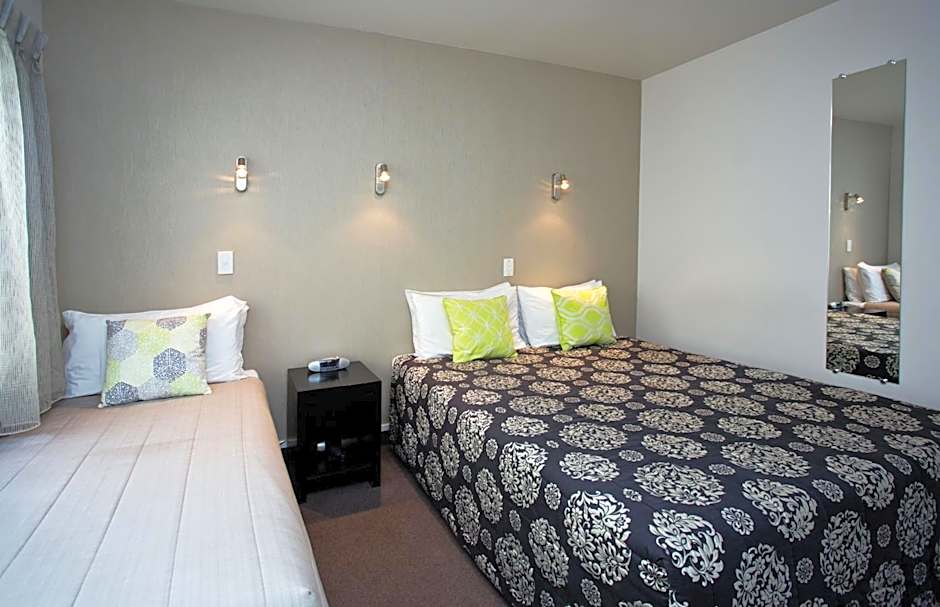 Cable Court Motel