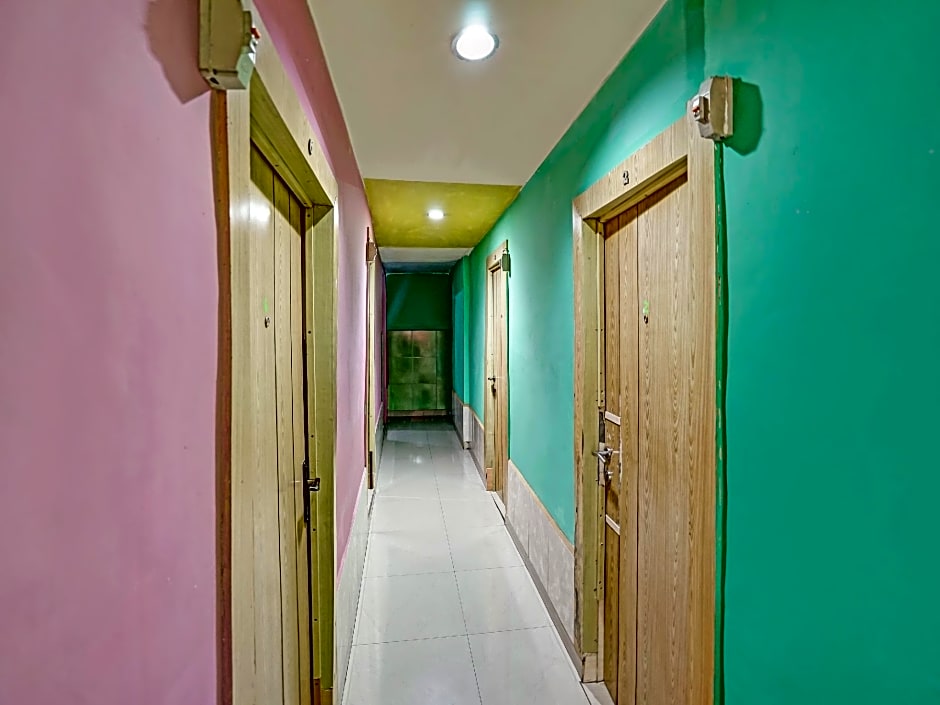 OYO 90158 Hotel Lendosis Perintis Kemerdekaan