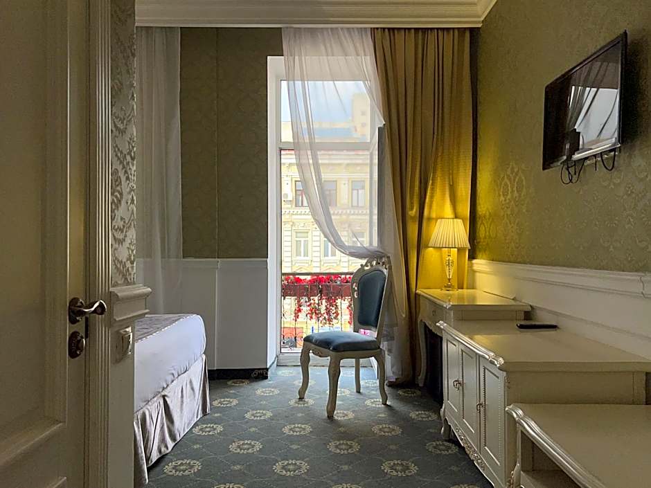 Royal Grand Hotel