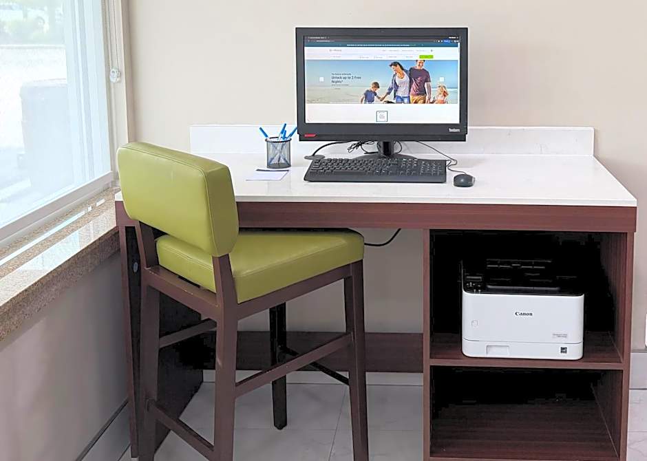 La Quinta Inn & Suites by Wyndham Auburn Worcester