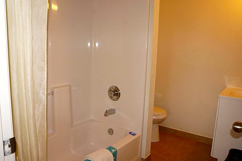 Lake Marina Inn