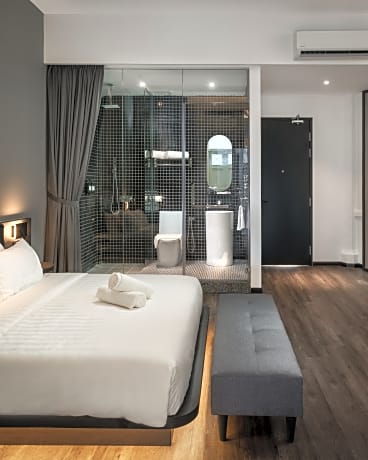 Deluxe Double with Bathtub