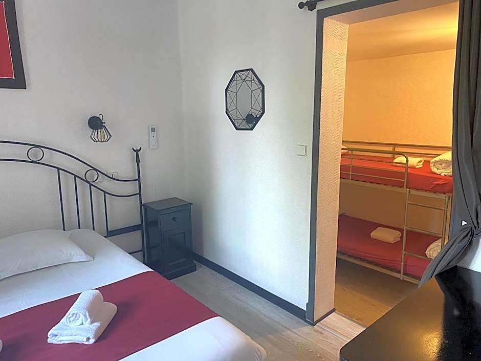 Photo 1 of 1 of Quadruple Room