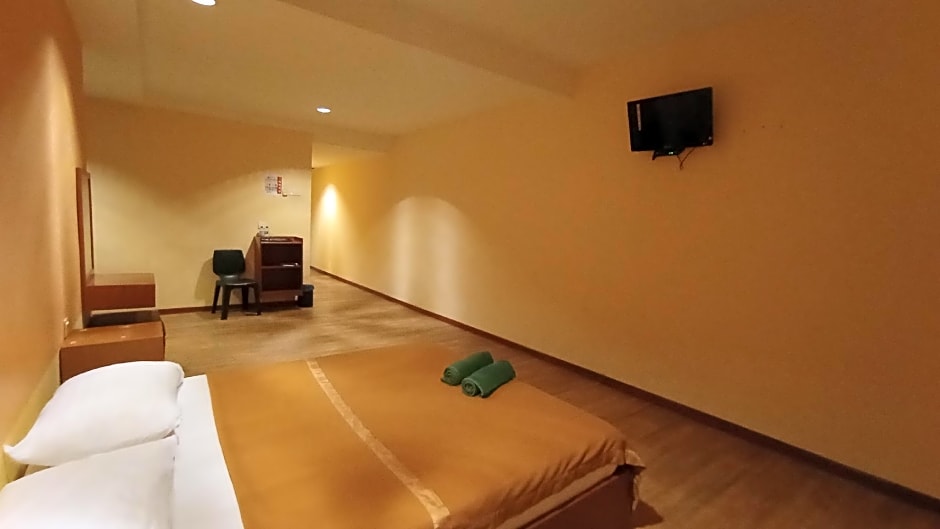 Straits Settlement Inn