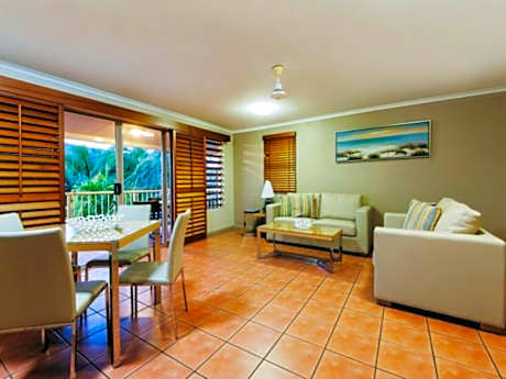 One Bedroom Suite with Balcony Spa and Bay View