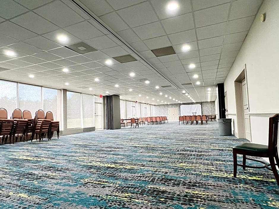 Quality Inn & Suites Conference Center Mcdonough