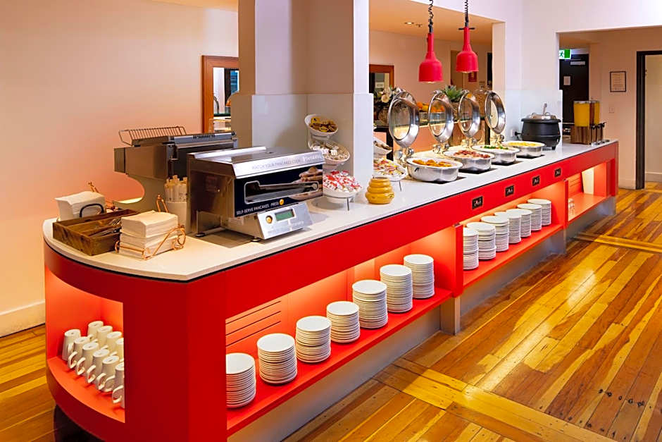 Hotel Ibis World Square