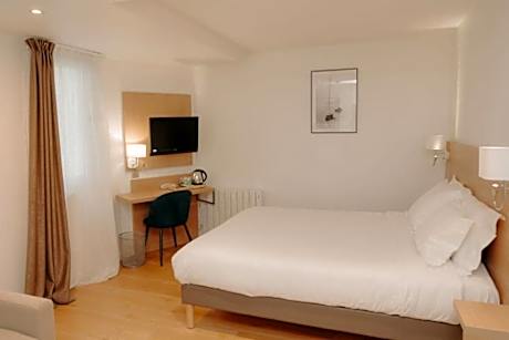 Quadruple Room - 1 Double Bed 1 Double Sofa Bed