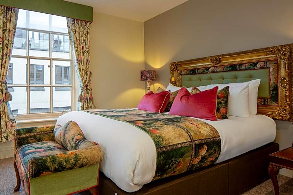 The Warwick Arms Hotel