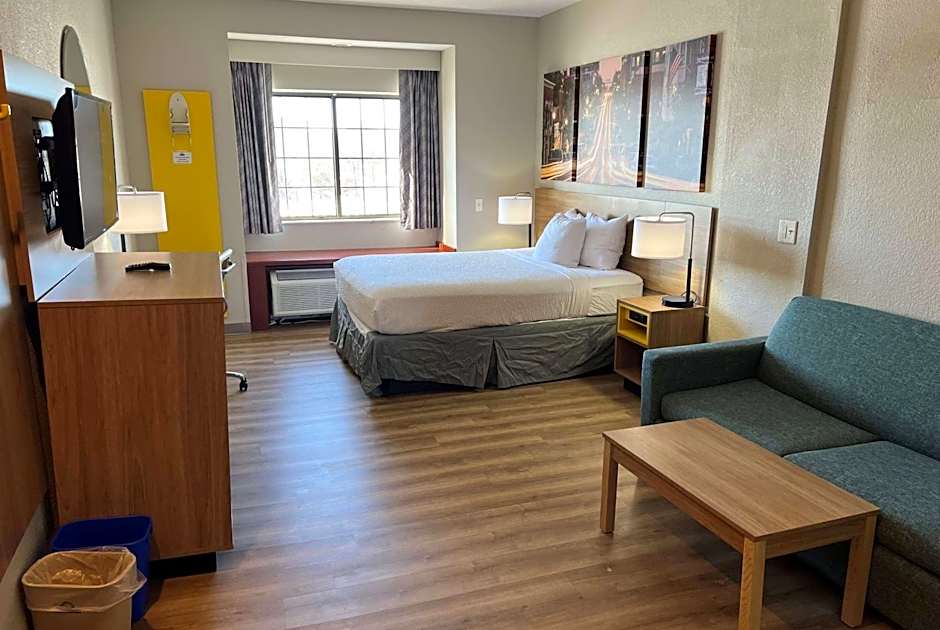 Days Inn by Wyndham near Kansas Speedway