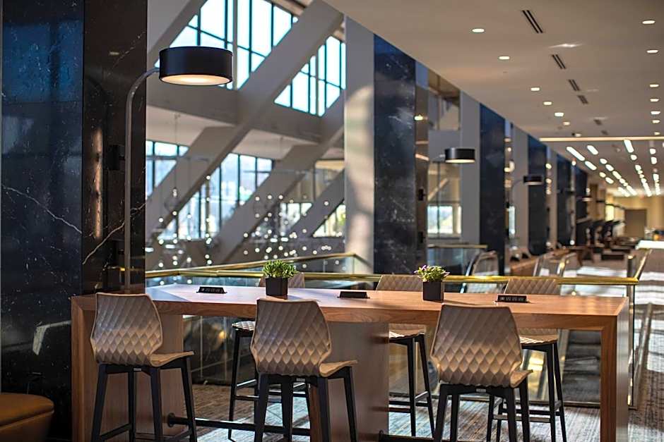 Renaissance by Marriott Dallas Addison Hotel