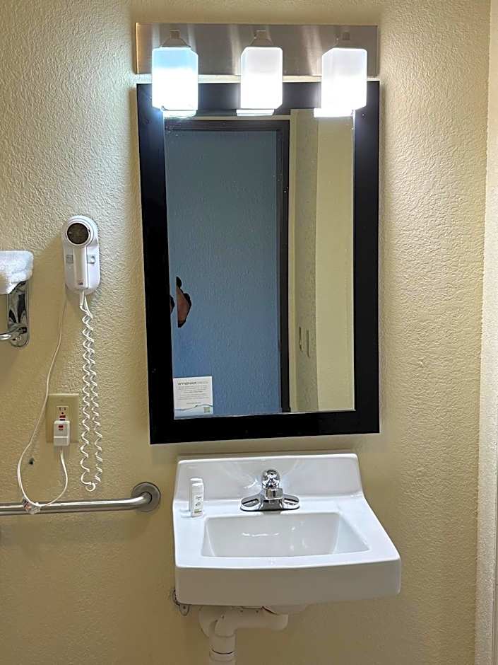 AmericInn by Wyndham Mount Pleasant