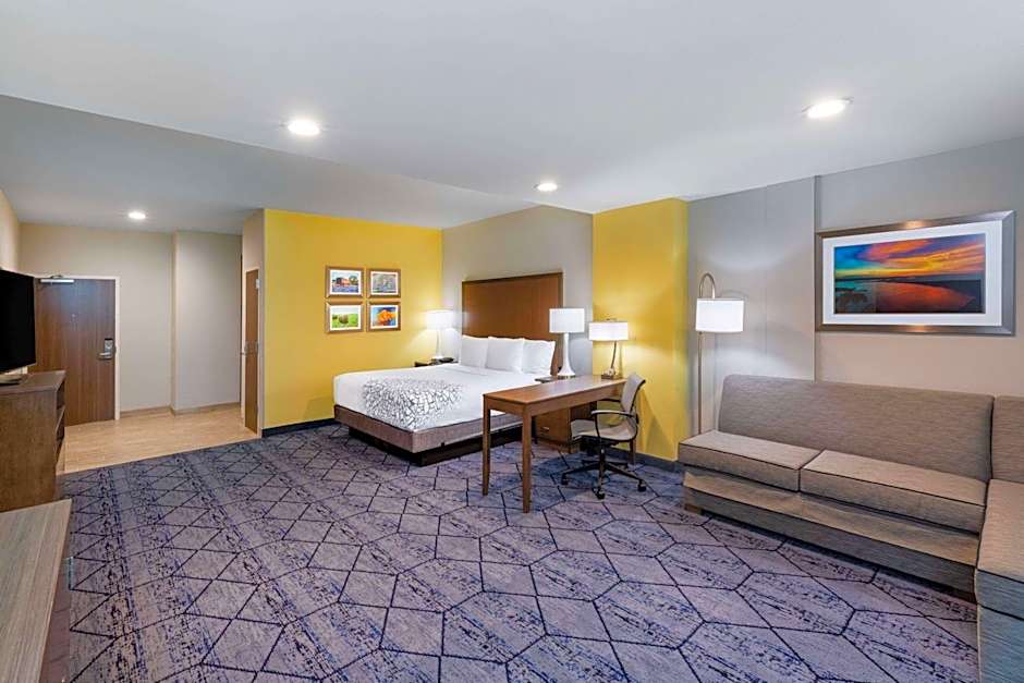 La Quinta Inn & Suites by Wyndham Round Rock near Kalahari